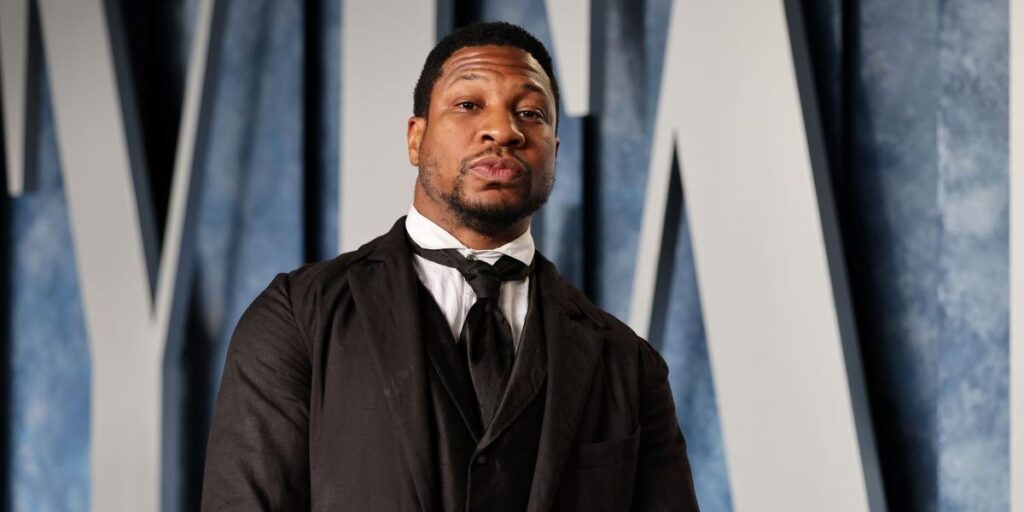 jonathan-majors-attends-the-2023-vanity-fair-oscar-party-hosted-by-radhika-jones-at-wallis-annenberg-center-for-the-performing-a.jpg