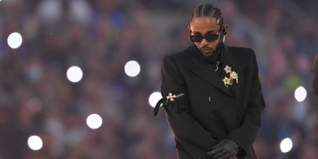 kendrick-lamar-performs-in-the-pepsi-halftime-show-during-the-nfl-super-bowl-lvi-football-game-between-the-cincinnati-bengals-an.jpg