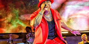 ll-cool-j-wearing-red-hat-and-suit.jpg