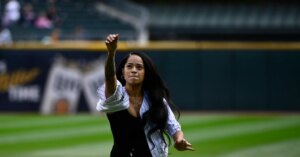 Ella-Mai-Covers-Sons-Face-Celtics-Game-NBA-Cameras-Music-News-2363x1575.jpg
