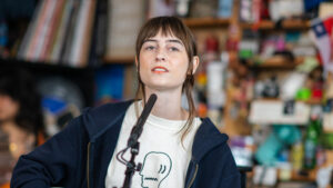 Faye-Webster-Tiny-Desk-2025-Credit-Estefania-Mitre-NPR-710x400-1.jpg