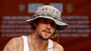 Justin-Bieber-Arsenal-FC-v-Manchester-United-2024-710x400-1.jpg