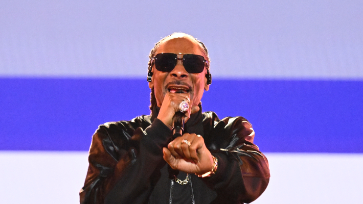 Snoop-Dogg-The-Voice-Live-Finale-2024-710x400-1.jpg