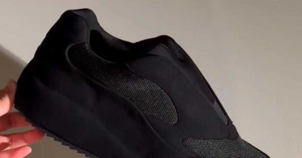 Yeezy-BL-01-Bully-Black-e1736896821200.jpg