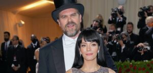 david-harbour-lily-allen.jpg