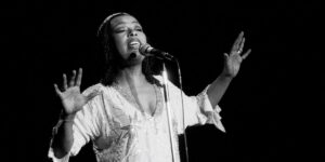 american-musician-roberta-flack-performs-onstage-at-the-park-west-auditorium-chicago-illinois-march-30-1981.jpg