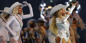 beyonce-performs-at-halftime-during-an-nfl-football-game-between-the-baltimore-ravens-and-the-houston-texans-at-nrg-stadium-on.jpg