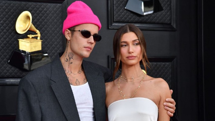 hailey-bieber-justin-bieber-GRID.jpg