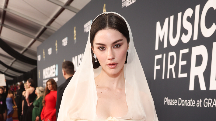 Gracie-Abrams-Grammy-Awards-2025-710x400-1.jpg