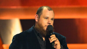 Luke-Combs-CMA-Awards-2025-710x400-1.jpg