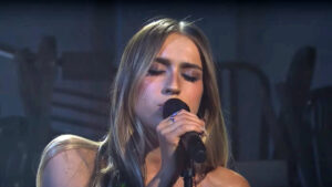 Tate-McRae-SNL-Dear-God-Screenshot-2025-710x400-1.jpg