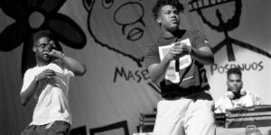 kelvin-mercer-aka-posdnuos-and-david-trugoy-the-dove-jolicoeur-and-vincent-mason-aka-maseo-of-de-la-soul-performing-at-the-bea.jpg