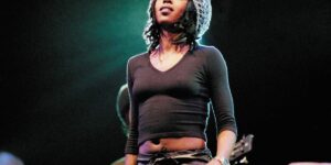 lauryn-hill-performing.jpg