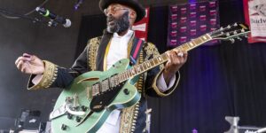 sterling-heights-michigan-july-03-dwayne-wiggins-of-tony-toni-tone-performs-at-105-9-kiss-fm-block-party-at-michigan-lott.jpg