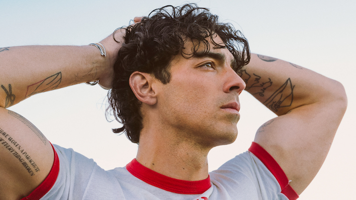 1-joe-jonas-.jpg