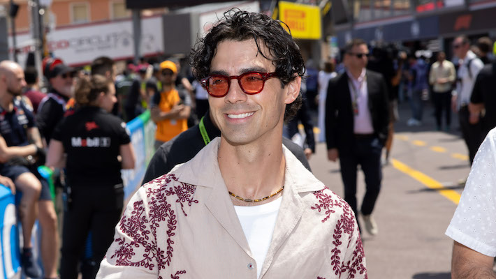 2-joe-jonas.jpg