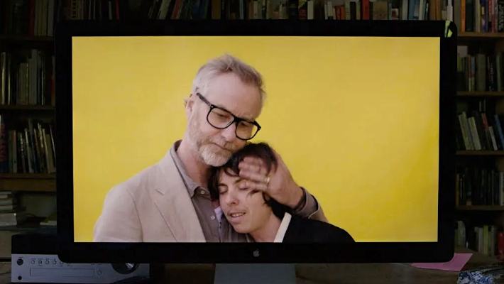 Matt-Berninger-Hand-Habits-Video-Screenshot-2025-710x400-1.jpg