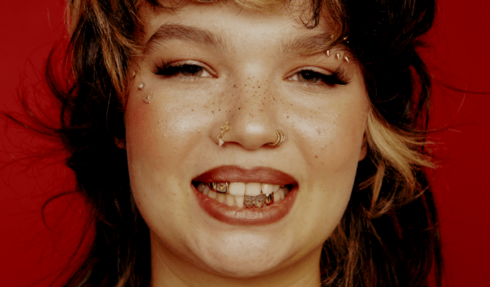 lola-young.png