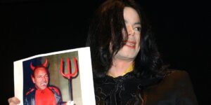 singer-michael-jackson-holds-a-picture-of-sony-chairman-tommy-mottola-during-the-30-years-of-magic-fan-celebration-by-the-mi.jpg