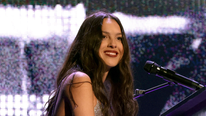 Olivia-Rodrigo-GUTS-World-Tour-Palm-Desert-2024-710x400-1.jpeg
