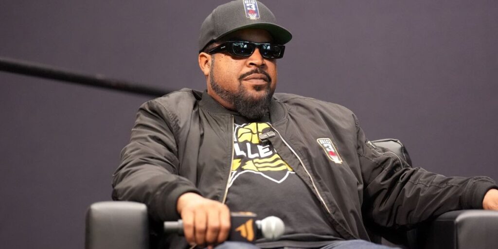 ice-cube-speaks-onstage-at-fanatics-fest-nyc-2025-at-javits-center-on-june-20-2025-in-new-york-city.jpg